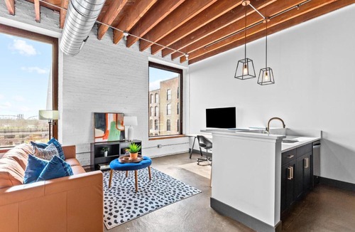 Downtown St. Louis Apartment | Brick & Bed Riverfront Lofts, P 4I
