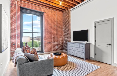 Downtown St. Louis Apartment | Brick & Bed Riverfront Lofts, G 209