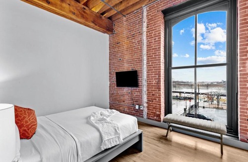 Downtown St. Louis Apartment | Brick & Bed Riverfront Lofts, G 207