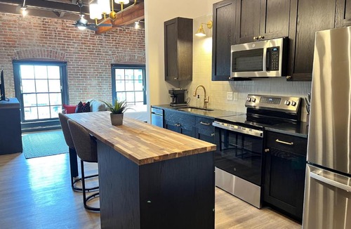 Downtown St. Louis Apartment | Brick & Bed Riverfront Lofts, T 403