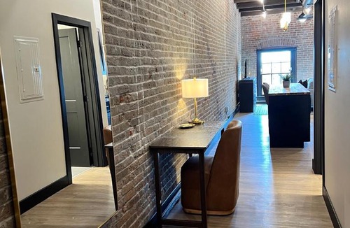 Downtown St. Louis Apartment | Brick & Bed Riverfront Lofts, T 403