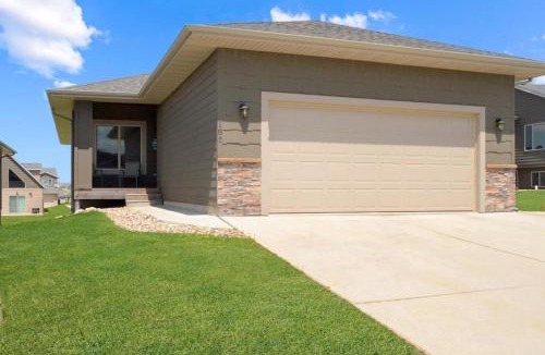 Arnolds Park Villa | Bridges Bay Vacation Cabin 185
