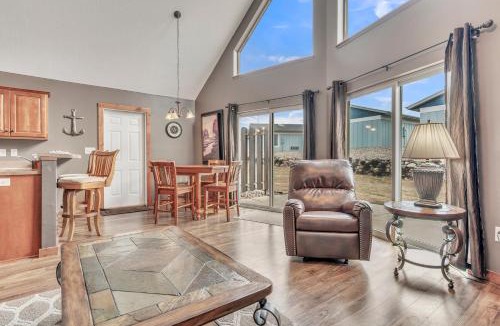 Arnolds Park Villa | Bridges Bay Vacation Cabin 69