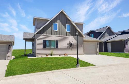 Arnolds Park Villa | Bridges Bay Vacation Cabin 279
