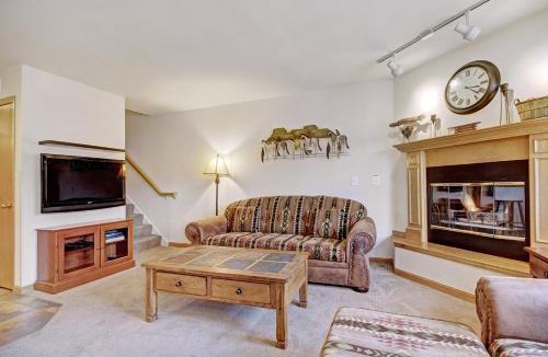 Historic District Apartment | Bright 2Br Plus Den 3Ba - Steps to Vibrant Main Street, Ski-to-Town