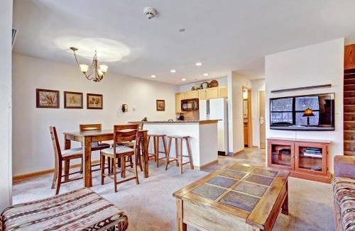 Historic District Apartment | Bright 2Br Plus Den 3Ba - Steps to Vibrant Main Street, Ski-to-Town
