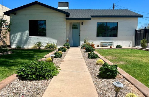 Garfield House | *Bright and relaxing 2-bed home 5 minutes to Downtown Phoenix*