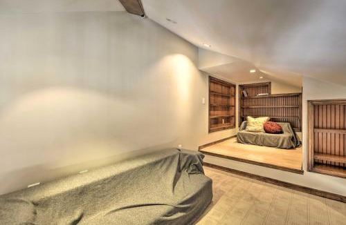 Telluride House | Bright Downtown Telluride Condo - Steps to Lift!