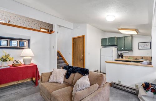 Bear Valley Apartment | Bright, Spacious Studio! - Creekside #119