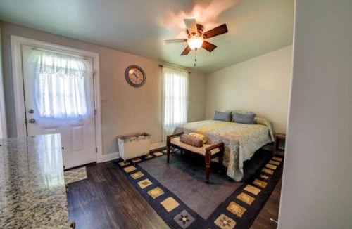 Brighton House | Brighton Bungalow Historic Town Square Charm Near Memphis Sleeps 6