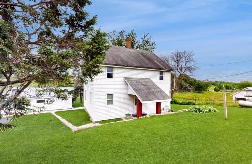 Darlington House | Bring Your Pup! Historic Family Home in Darlington