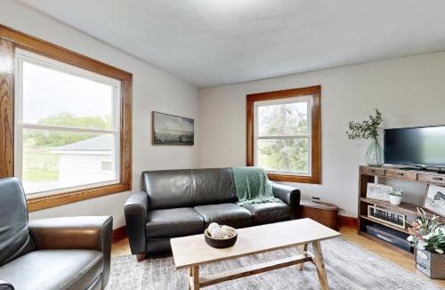 Darlington House | Bring Your Pup! Historic Family Home in Darlington