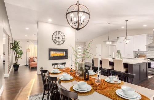 Broadway Palms House | Broadway Palms Family Retreat