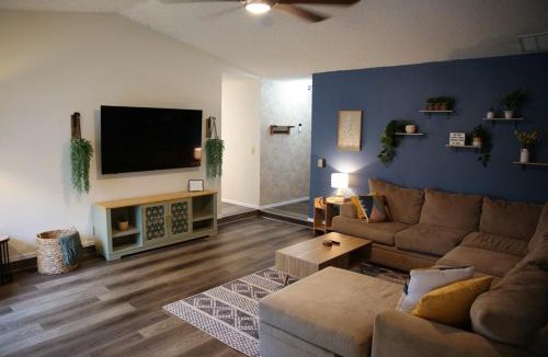 Broken Arrow House | Broken Arrow Home -Cozy Design, Family Friendly
