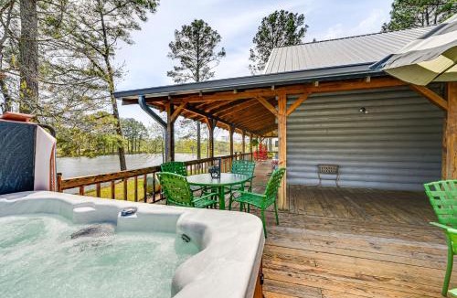 Broken Bow House | Broken Bow Cabin w/Hot Tub & Fishing On-Site!