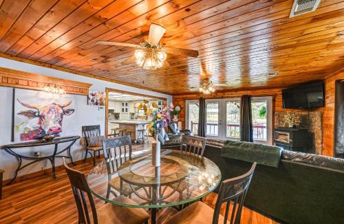 Broken Bow House | Broken Bow Cabin w/Hot Tub & Fishing On-Site!