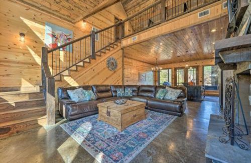 Hochatown House | Broken Bow Cabin with Hot Tub and Game Room!