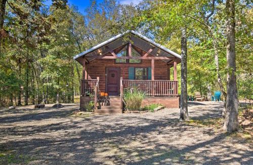 Hochatown Apartment | Broken Bow Hideaway w/Hot Tub & Fire Pit!