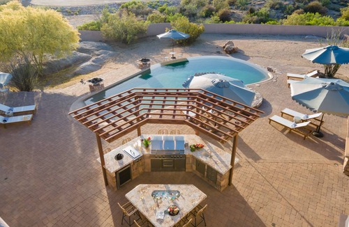 Pinnacle Peak House | Bronco by AvantStay Incredible Views w/ Pool, Hot Tub, Outdoor Kitchen, Game Room & Movie Room!