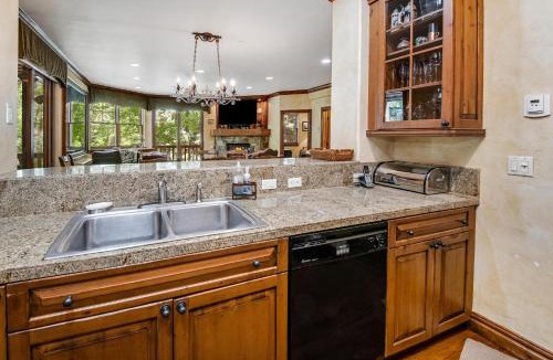 Avon House | Brookside Townhome #303