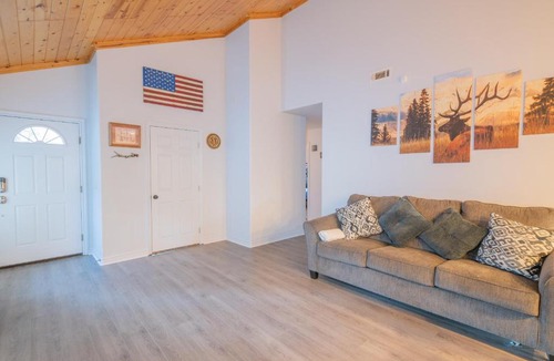 Sugarloaf House | Brown Bear Lodge