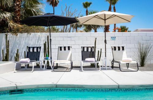 Racquet Club Estates House | Bubble Gum Modern: Mid-Century Alexander
