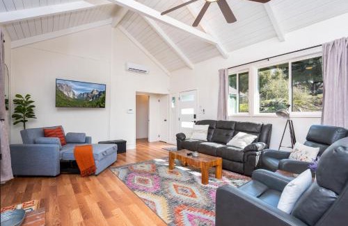 Yosemite Forks House | Buckeye Bungalow w hot tub/firepit/views Pet Friendly