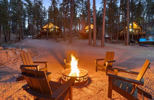 Rapid City House | Buffalo Lodge- Cozy Log House with Hot Tub