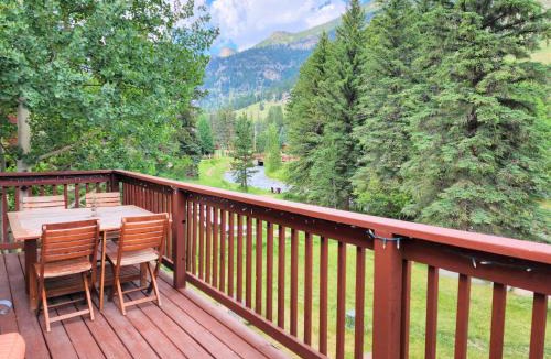 Fall River Estates Apartment | Bugle Pointe A04 by Estes Park Condos