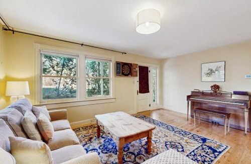 Hailey House | Bullion Bird House