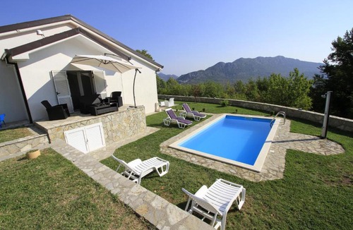 Karuc Villa | Bungalow 4 Suns