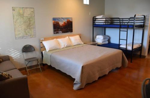 La Verkin House | Bunkhouse 5B With Shady Porch