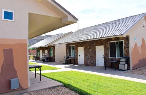 La Verkin House | Bunkhouse 8B In Natural Setting