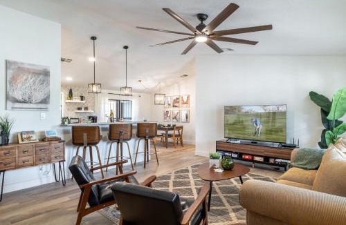 Saguaro West House | Bus Stop Saloon *Heart of Cave Creek*