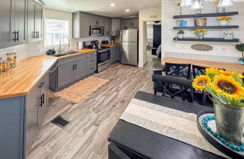 Garden City House | Buttercup Lake House