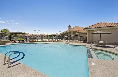 North Scottsdale Apartment | By Mayo Clinic & Desert Ridge Serene Remodeled EnSuite