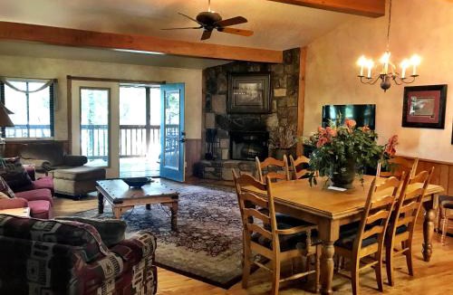 Mount Ida House | C15 - Lake view two bedroom, two bath Harbor North luxury cottage with private hot tub overlooking Lake Ouachita