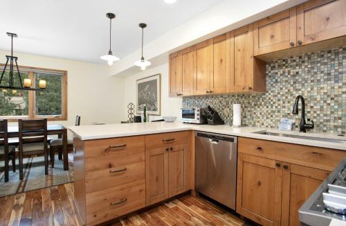 Intermountain House | C2 Meadow Creek
