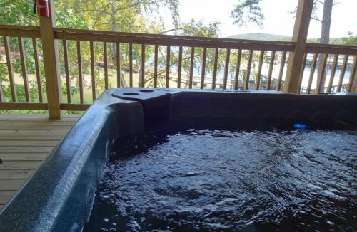 Mount Ida House | C22 - Luxury three bedroom, three bath cottage with hot overlooking Lake Ouachita