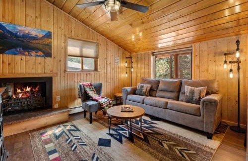 Estes Park House | Cabin 1- Hot Tub Grill- Mins to RMNP