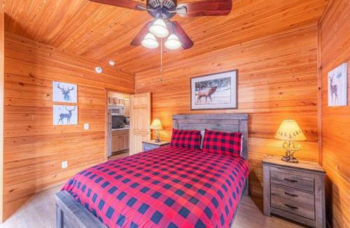 Christopher Creek Ski Chalet | Cabin#2 Elk Hallow - Pet Friendly - Sleeps 6 - Playground & Game Room
