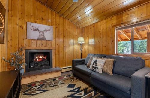 Estes Park House | Cabin 2- Two BR Cabin w Hot Tub