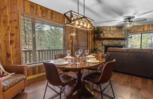 Estes Park House | Cabin 20- King Cabin w Roku TV Full Kitchen