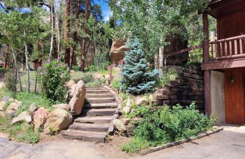 Estes Park House | Cabin 20- King Cabin w Roku TV Full Kitchen