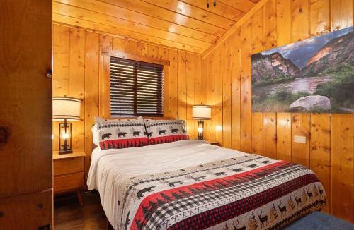 Estes Park House | Cabin 6- Private Hot Tub 5 Min to RMNP