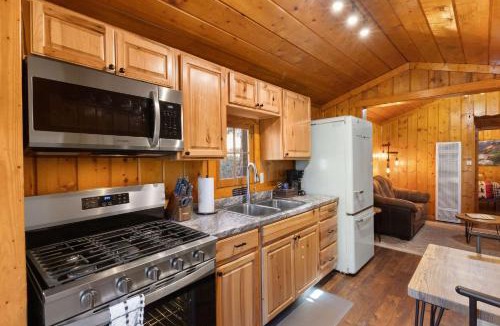 Estes Park House | Cabin 6- Private Hot Tub 5 Min to RMNP
