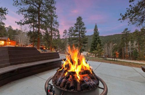 Estes Park House | Cabin 9- Spacious cabin- 4 King beds- 2 baths