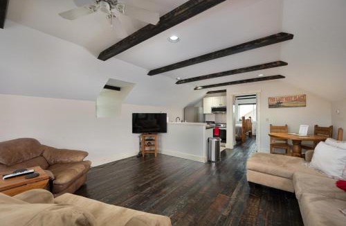 Bozeman Apartment | Cabin on Horse, Donkey and Cow Farm
