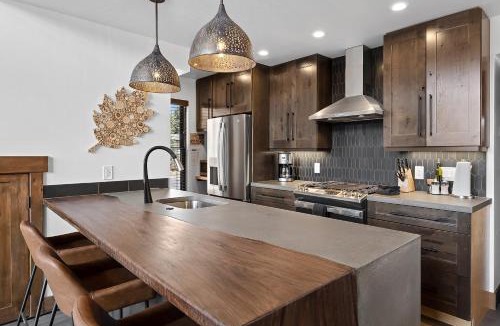 Estes Park House | Cabin on Lake Estes! Private Jacuzzi Two Patios Indoor and Outdoor Fireplace