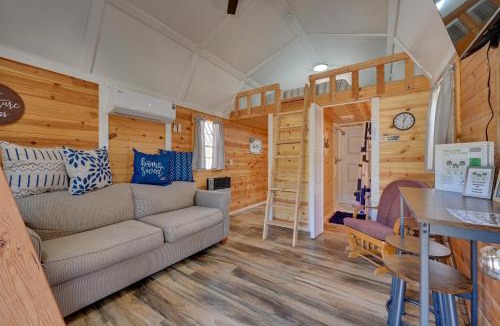 Austinville Apartment | Cabin on River’s Edge Trail in Steamboat Rock!
